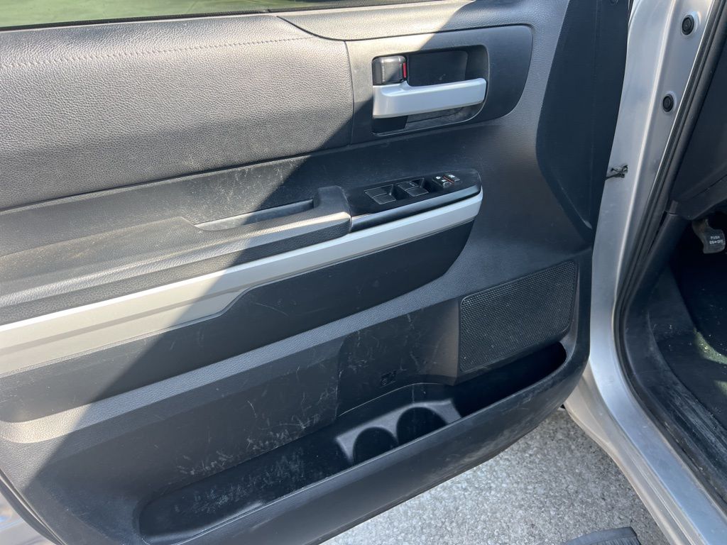 2018 Toyota Tundra SR5 photo 3