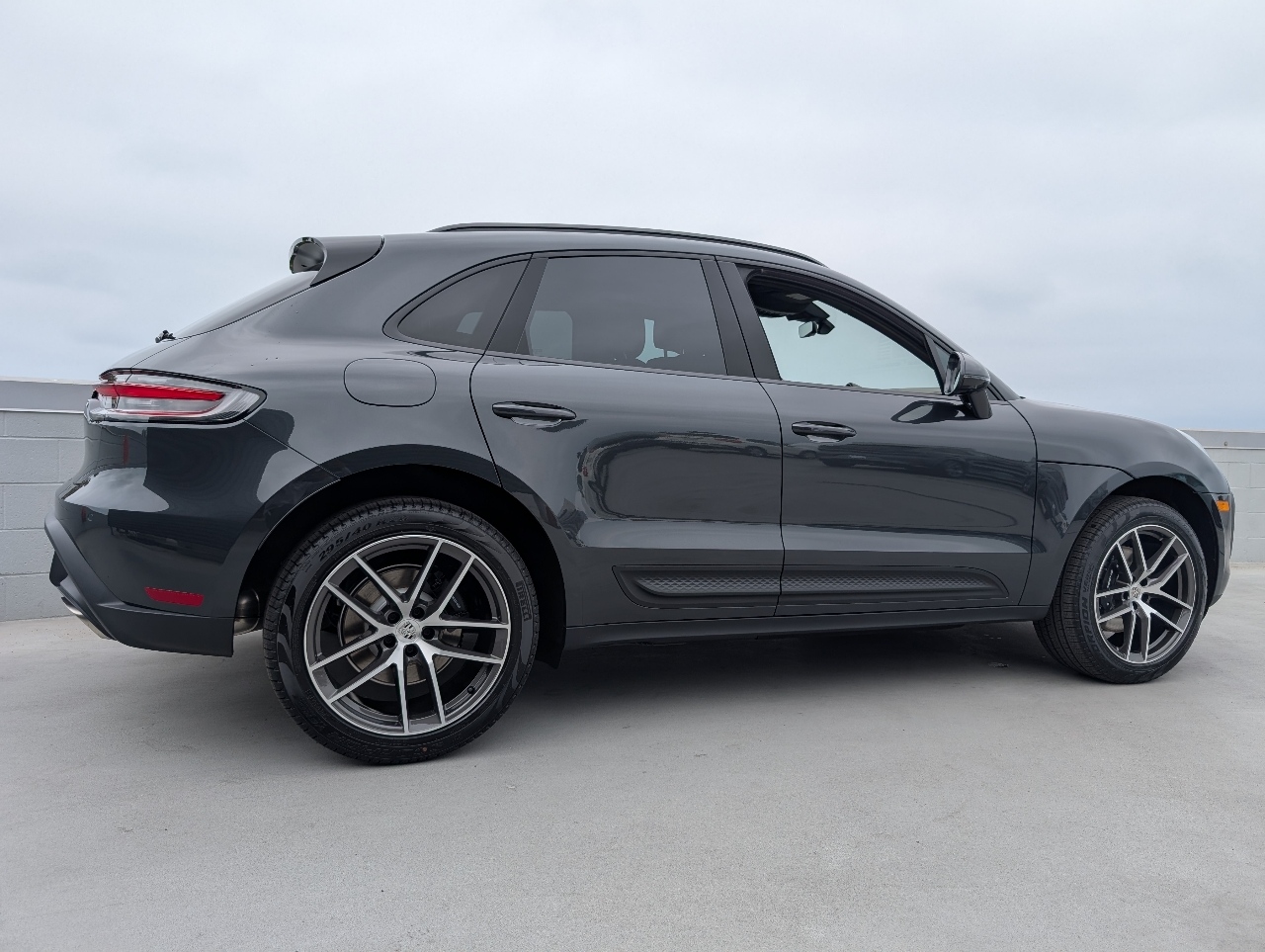 2025 Porsche Macan T photo 21