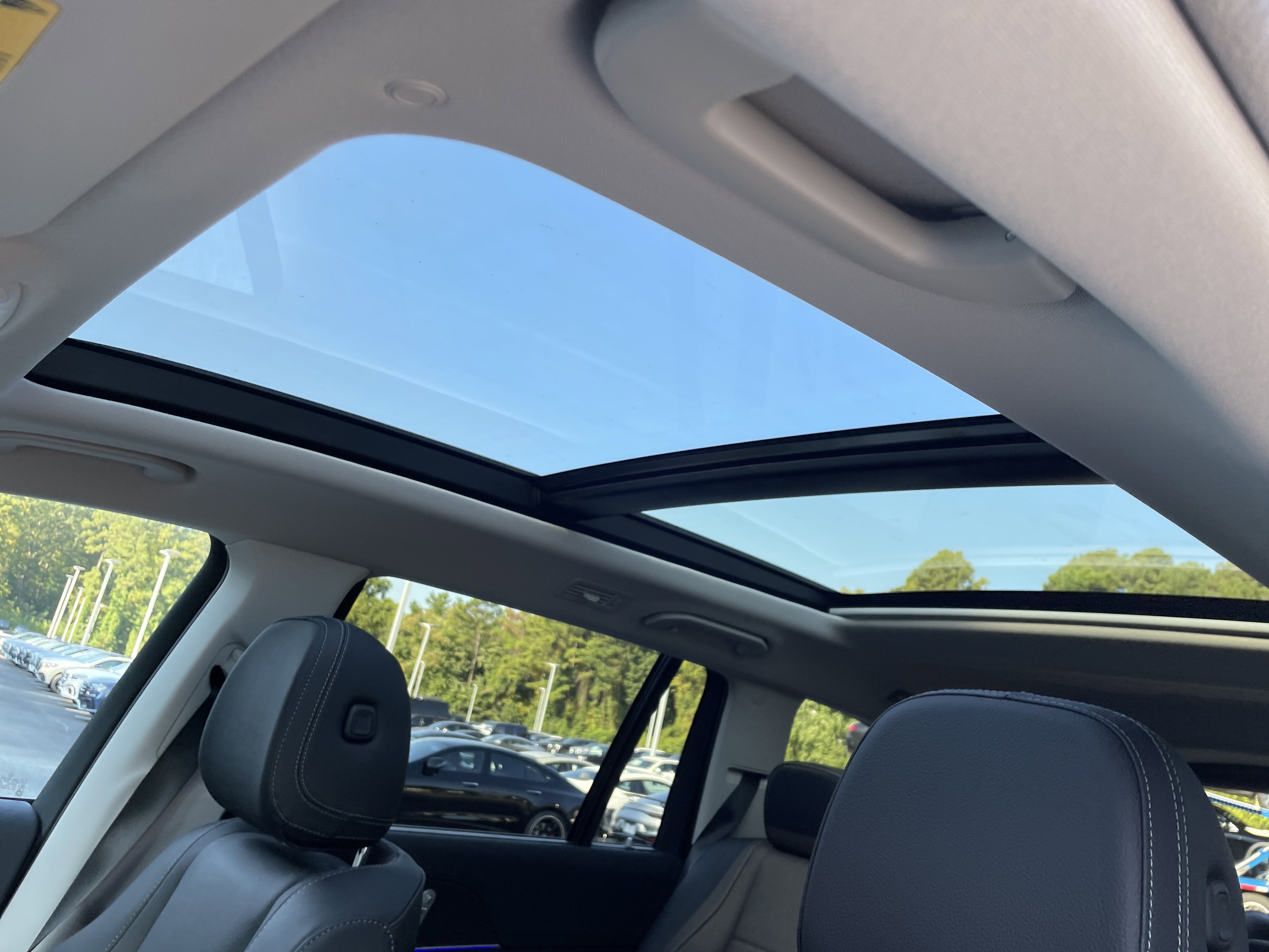 2026 Mercedes Benz GLS 450 4MATIC photo 3