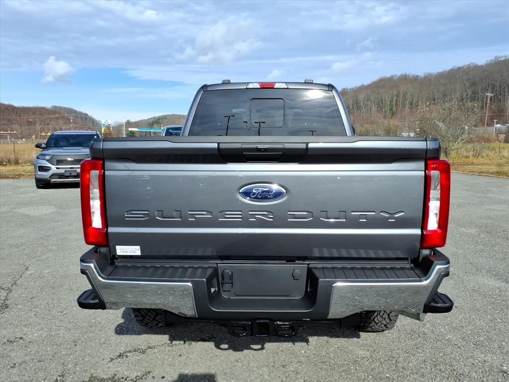 2026 Ford F-350 XLT photo 4