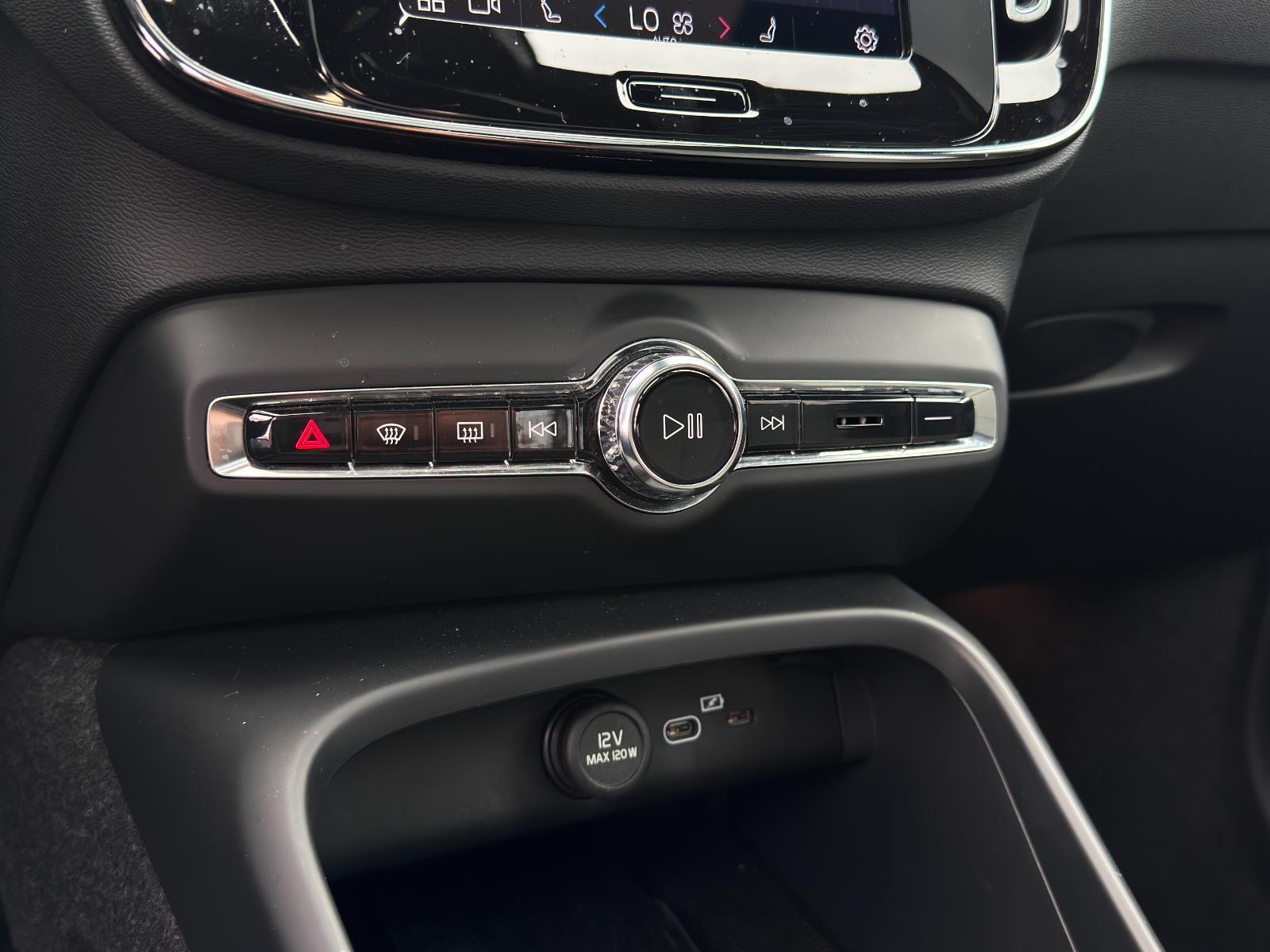 2025 Volvo XC40 Core photo 20