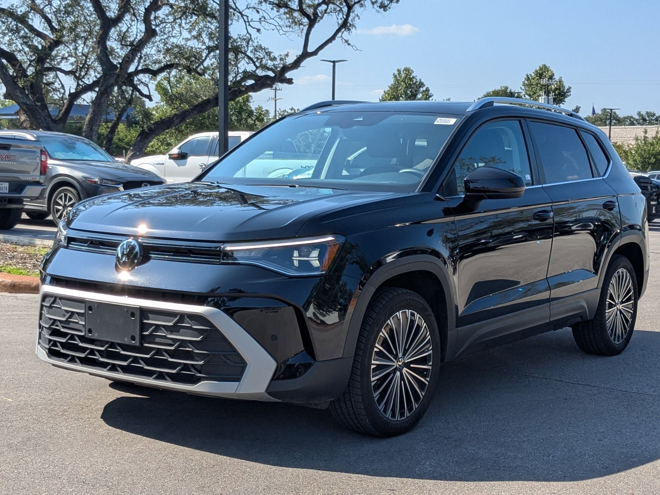 2025 Volkswagen Taos SE photo 4