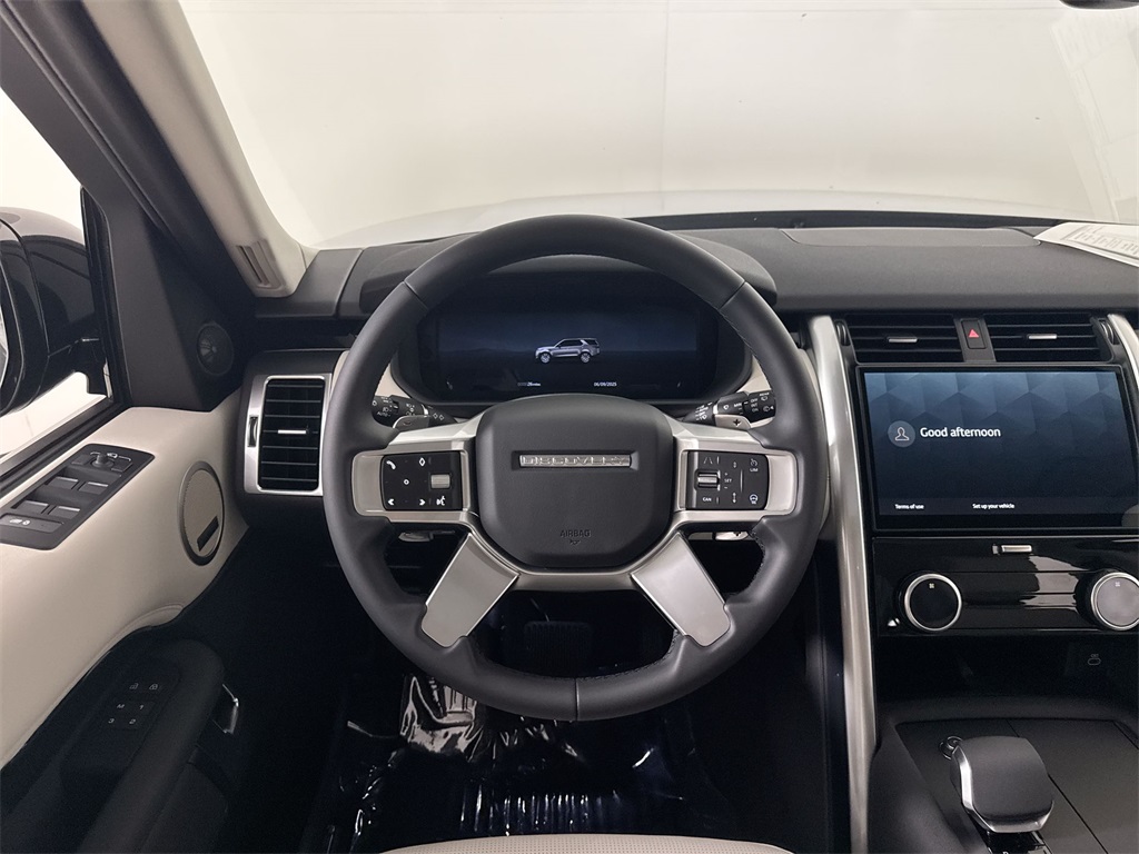 2025 Land Rover Discovery S photo 13