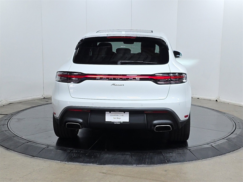 2026 Porsche Macan T photo 8