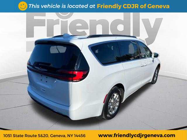 2021 Chrysler Pacifica Touring photo 5