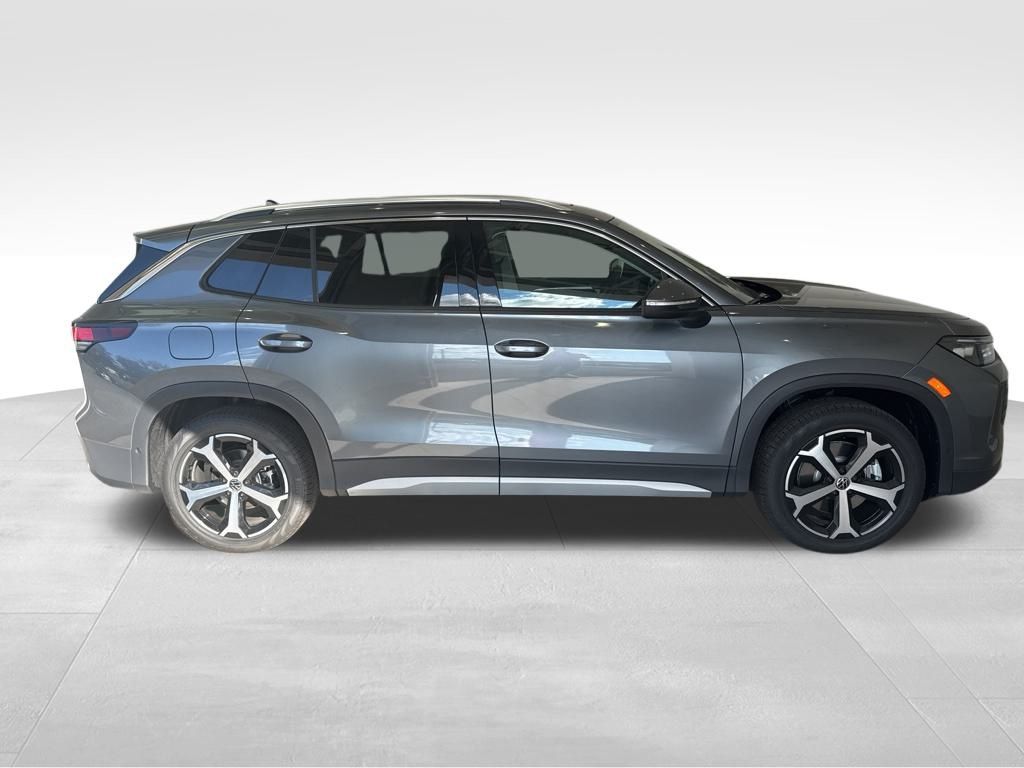 2025 Volkswagen Tiguan SE photo 6