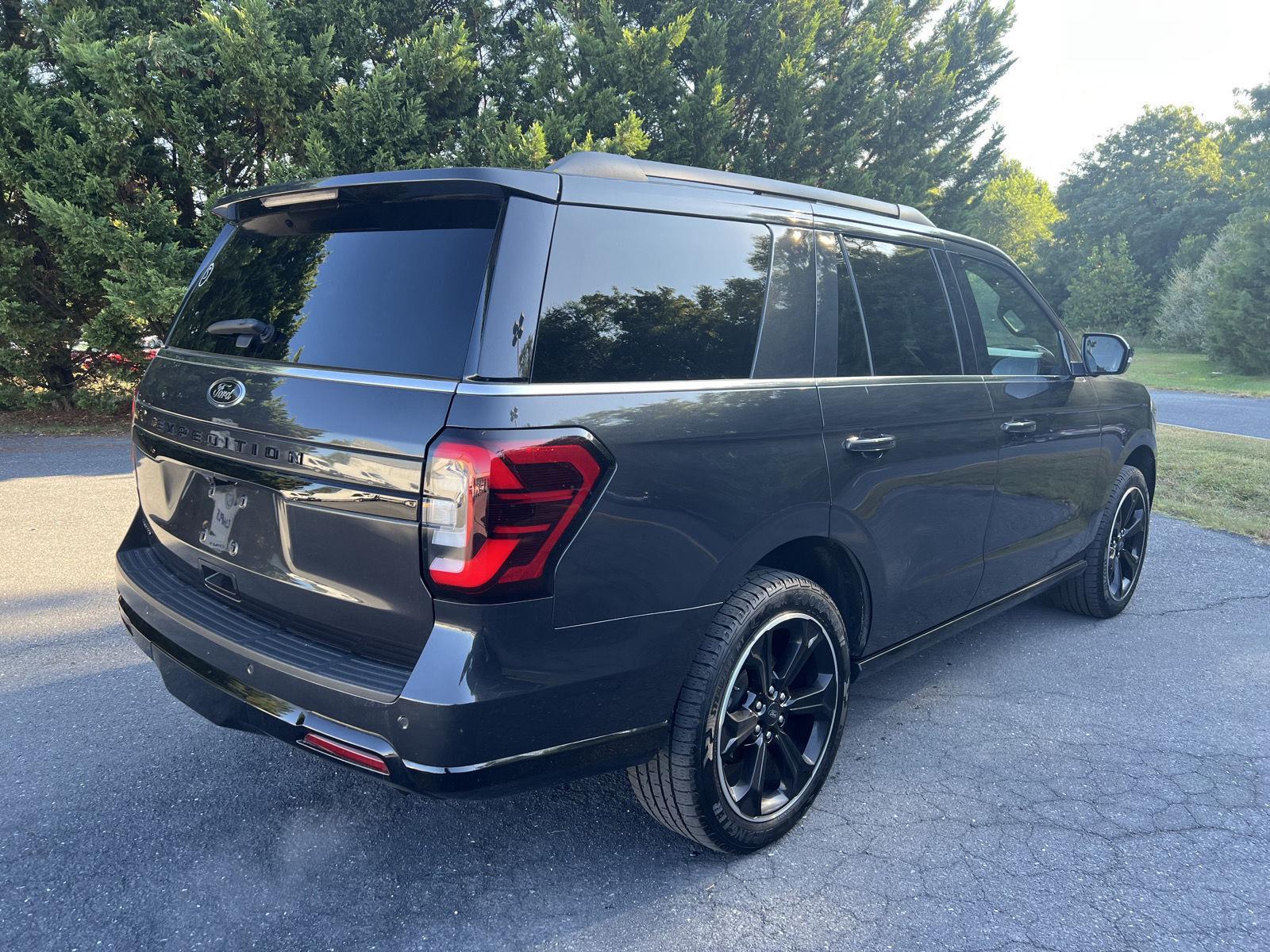 2022 Ford Expedition Limited photo 3