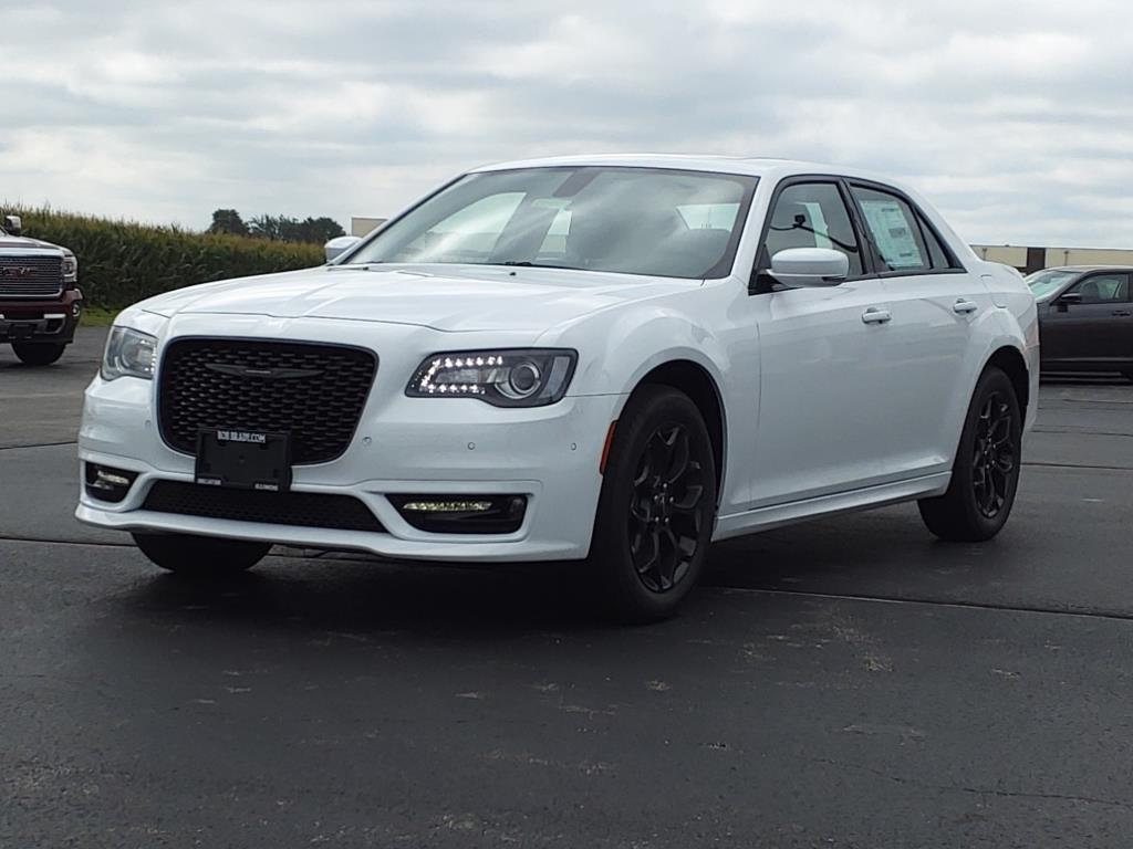 2023 Chrysler 300 Touring L photo 14