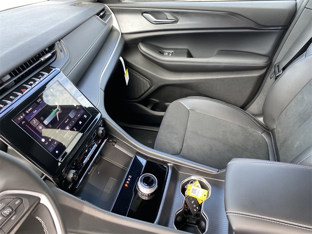 2025 Jeep Grand Cherokee Altitude X photo 28