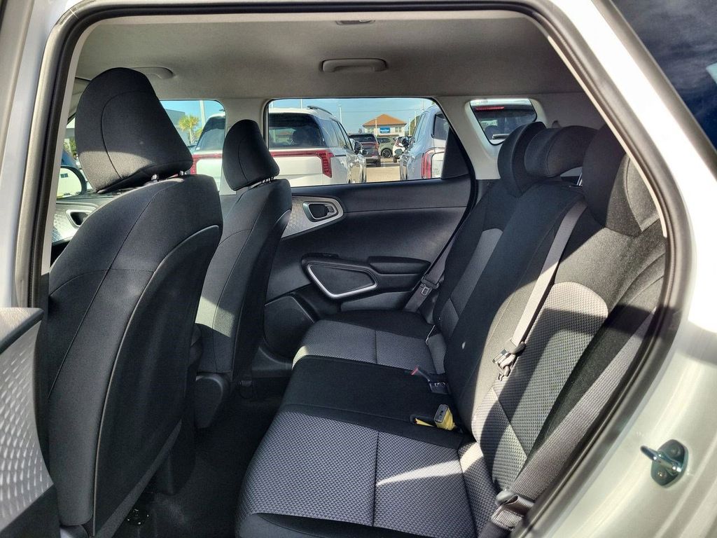 2025 Kia Soul LX photo 12