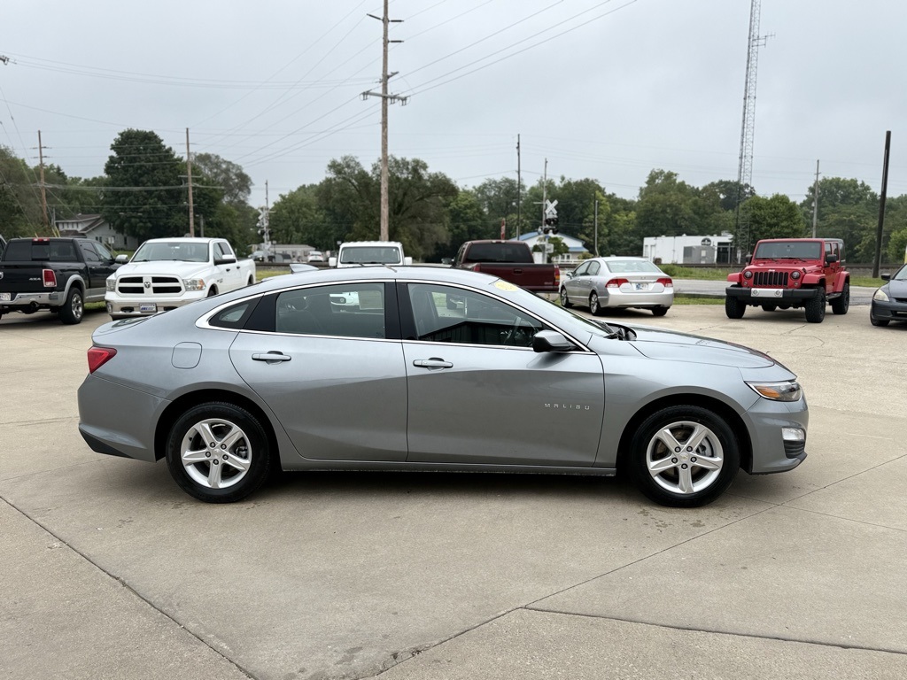 2024 Chevrolet Malibu 1LT photo 3
