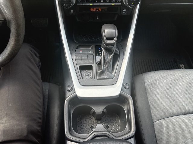 2020 Toyota RAV4 XLE photo 12