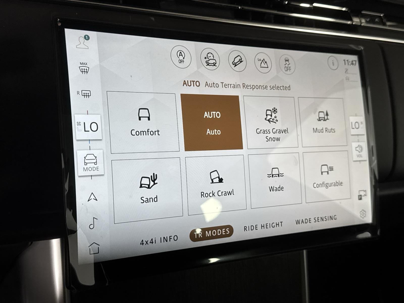 2025 Land Rover Range Rover SE photo 19
