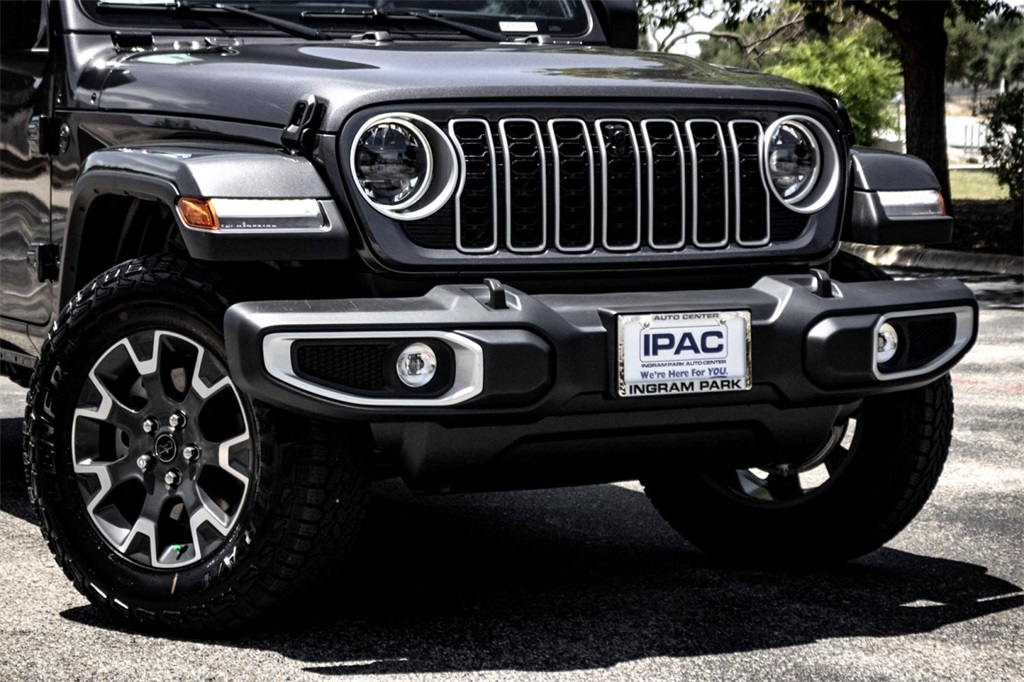 2025 Jeep Wrangler Sahara photo 3