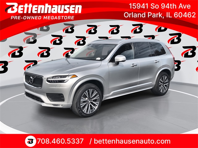 2022 Volvo XC90 Momentum's photo