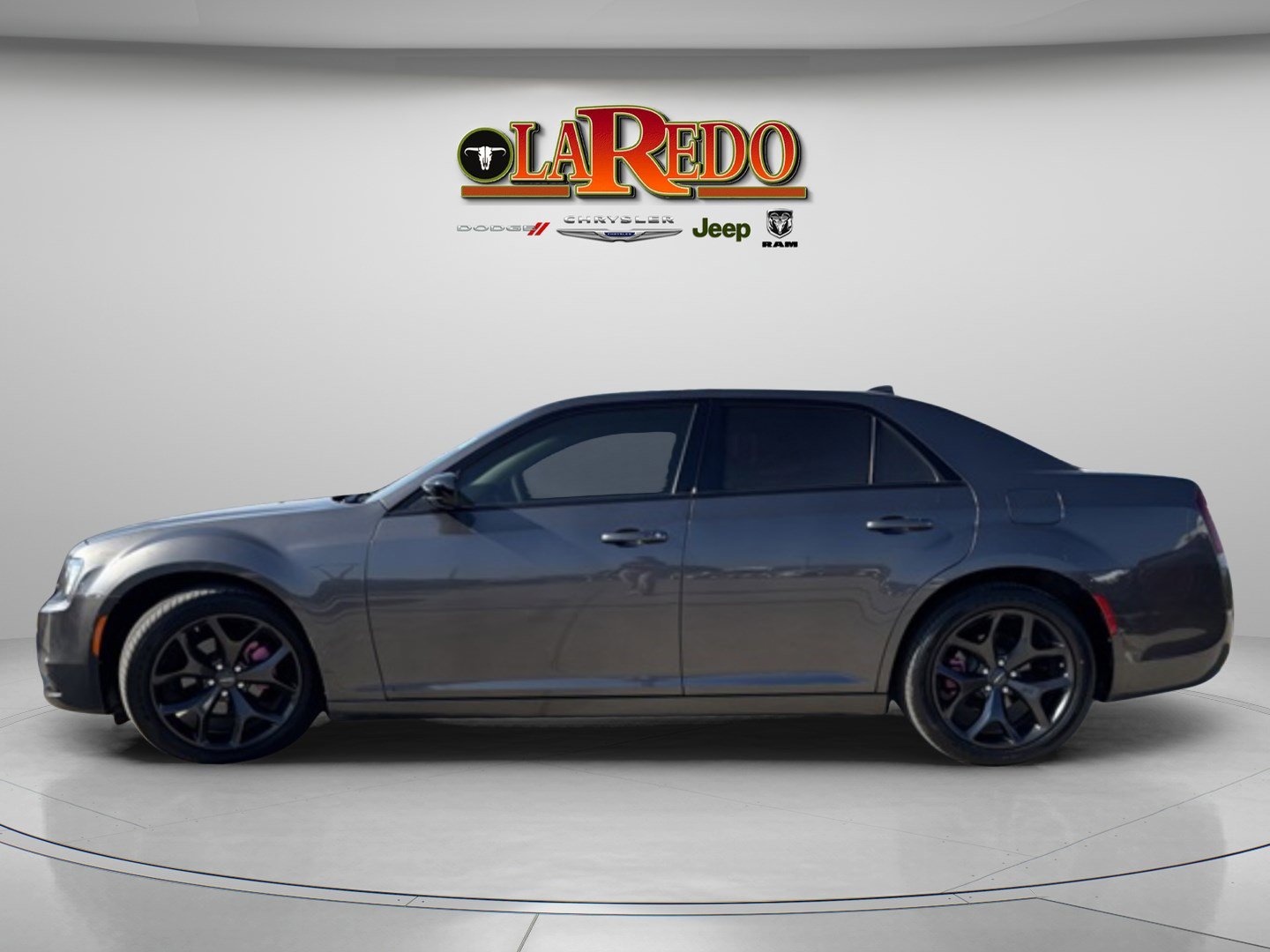 2023 Chrysler 300 Touring photo 4