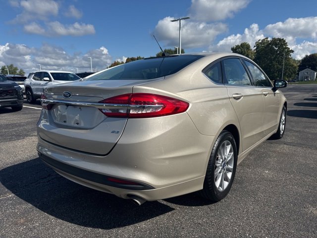 2017 Ford Fusion SE photo 3