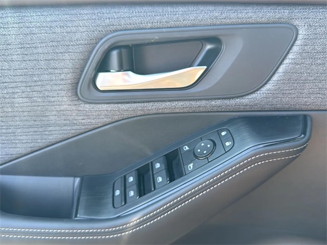 2023 Nissan Rogue SV photo 10