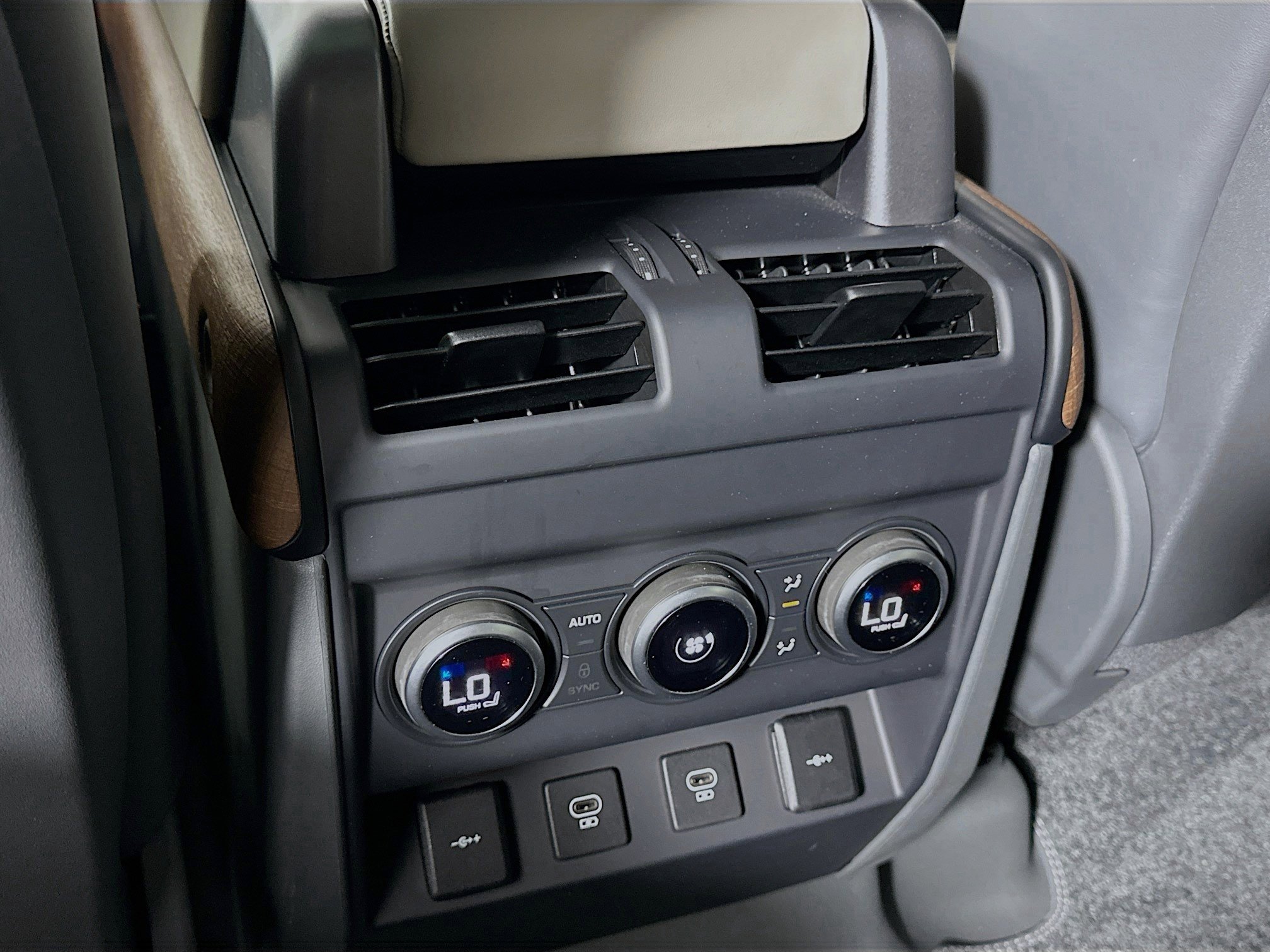 2021 Land Rover Defender X-Dynamic HSE photo 20