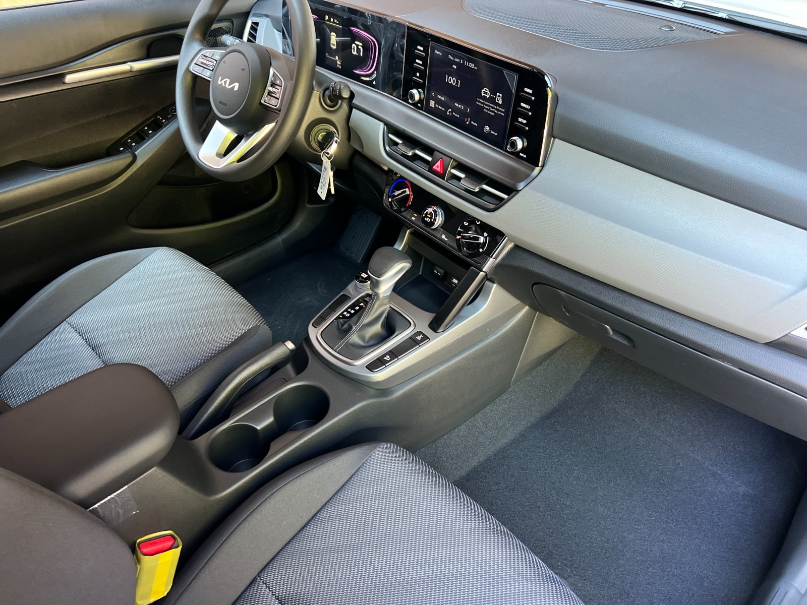 2025 Kia Seltos LX photo 14