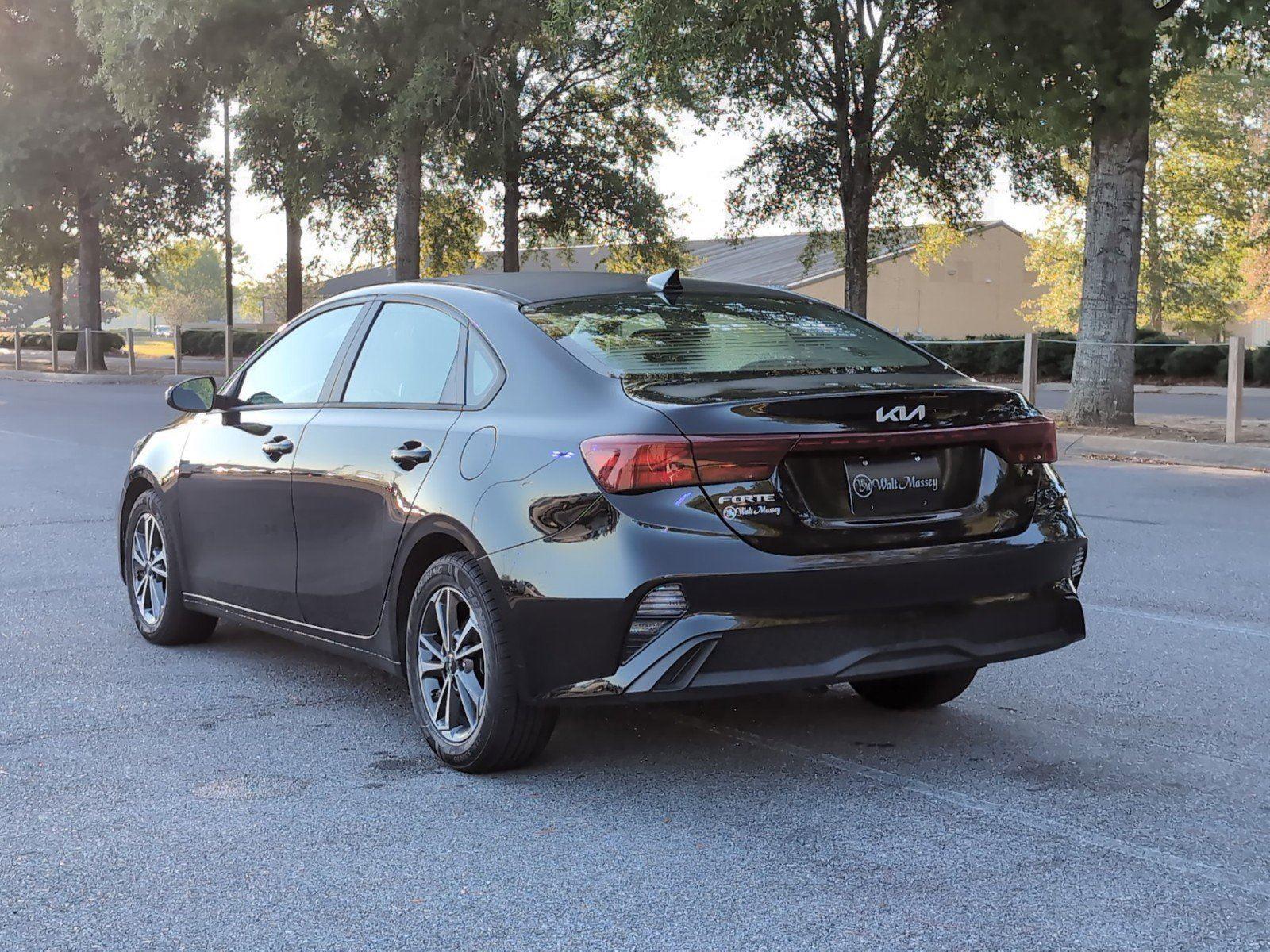 2023 Kia Forte LXS photo 3