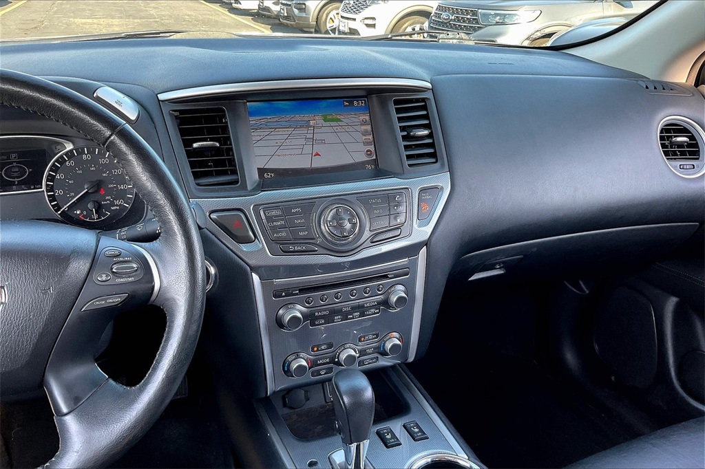 2019 Nissan Pathfinder SL photo 5
