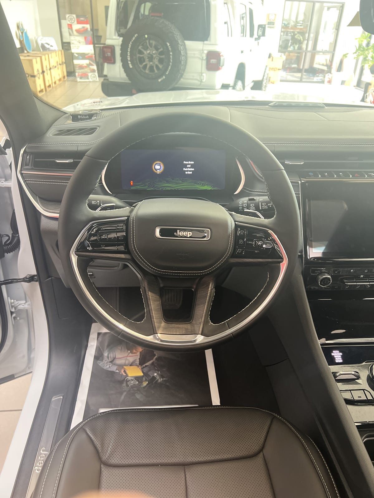 2023 Jeep Cherokee Overland photo 18