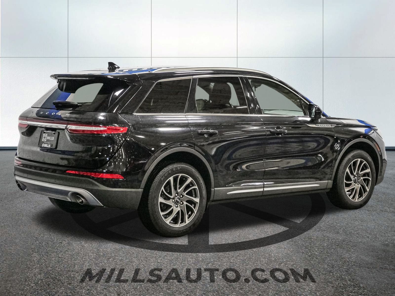 2020 Lincoln Corsair Standard photo 8
