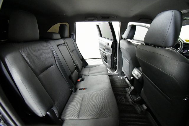2017 Toyota Highlander LE photo 19