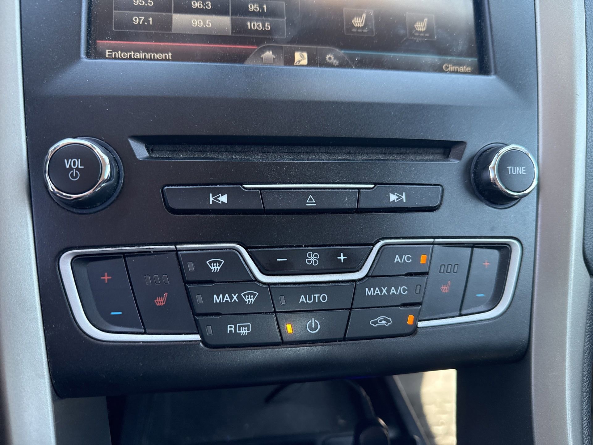 2016 Ford Fusion SE Hybrid photo 12