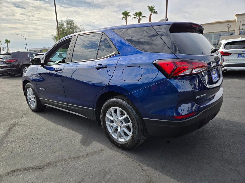 2022 Chevrolet Equinox LS photo 3