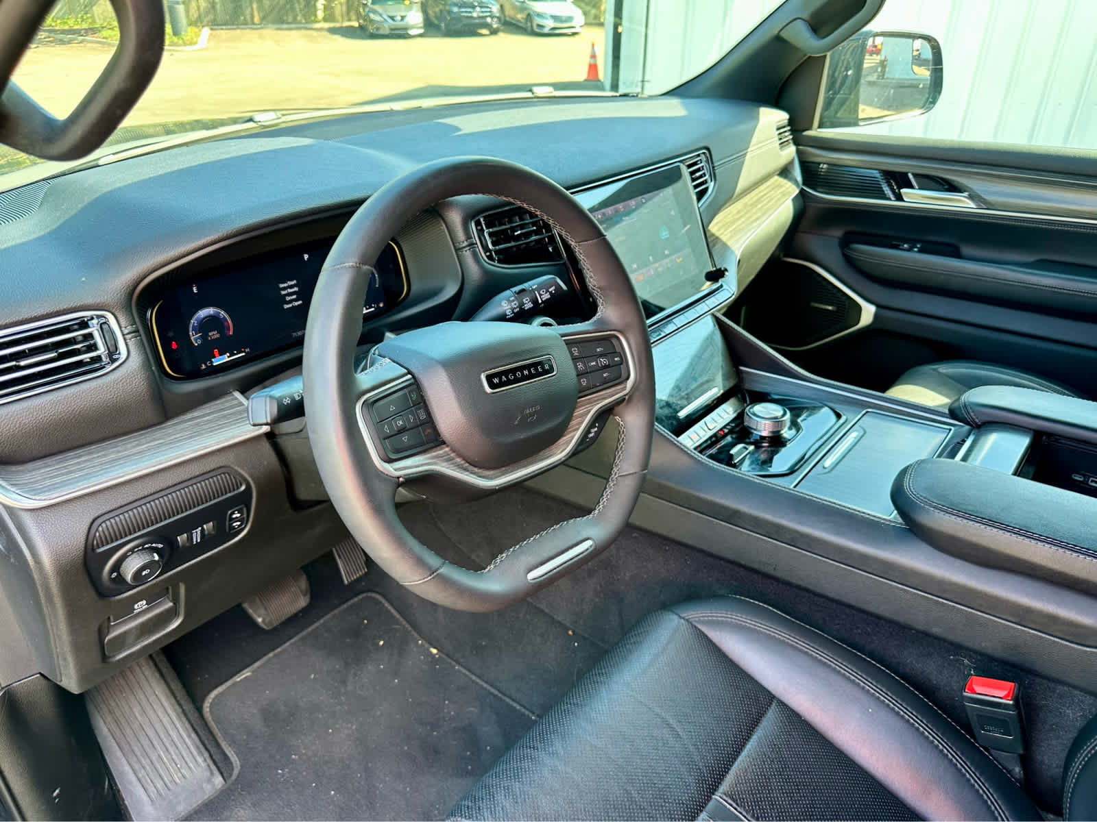 2023 Jeep Wagoneer L Series II photo 10