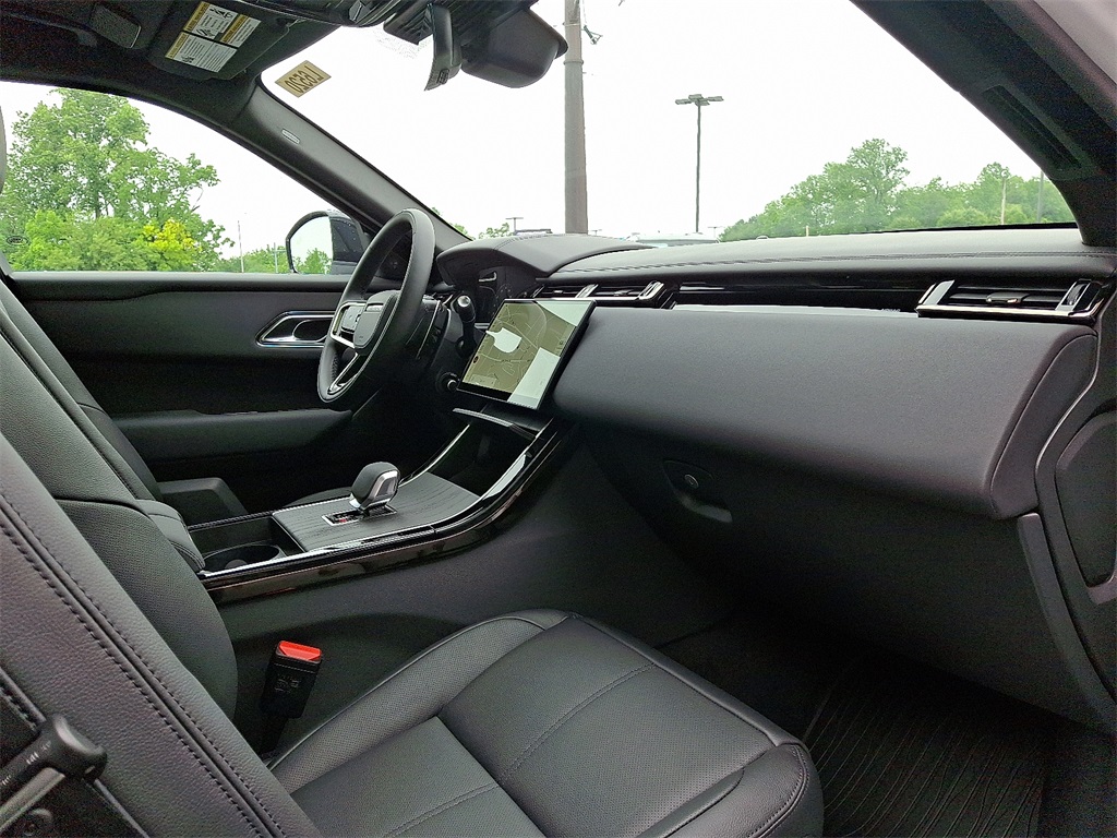 2026 Land Rover Range Rover Velar SE photo 6