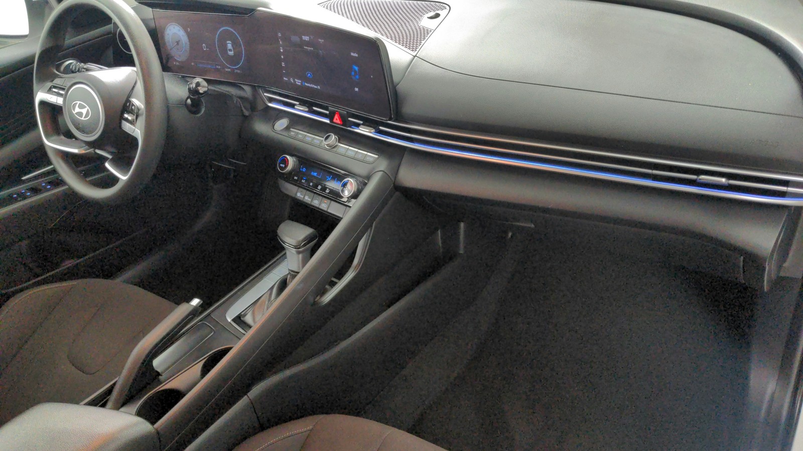 Used 2024 Serenity White Hyundai SEL image 28