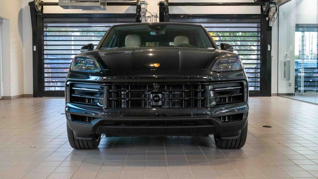 2025 Porsche Cayenne Coupe photo 2