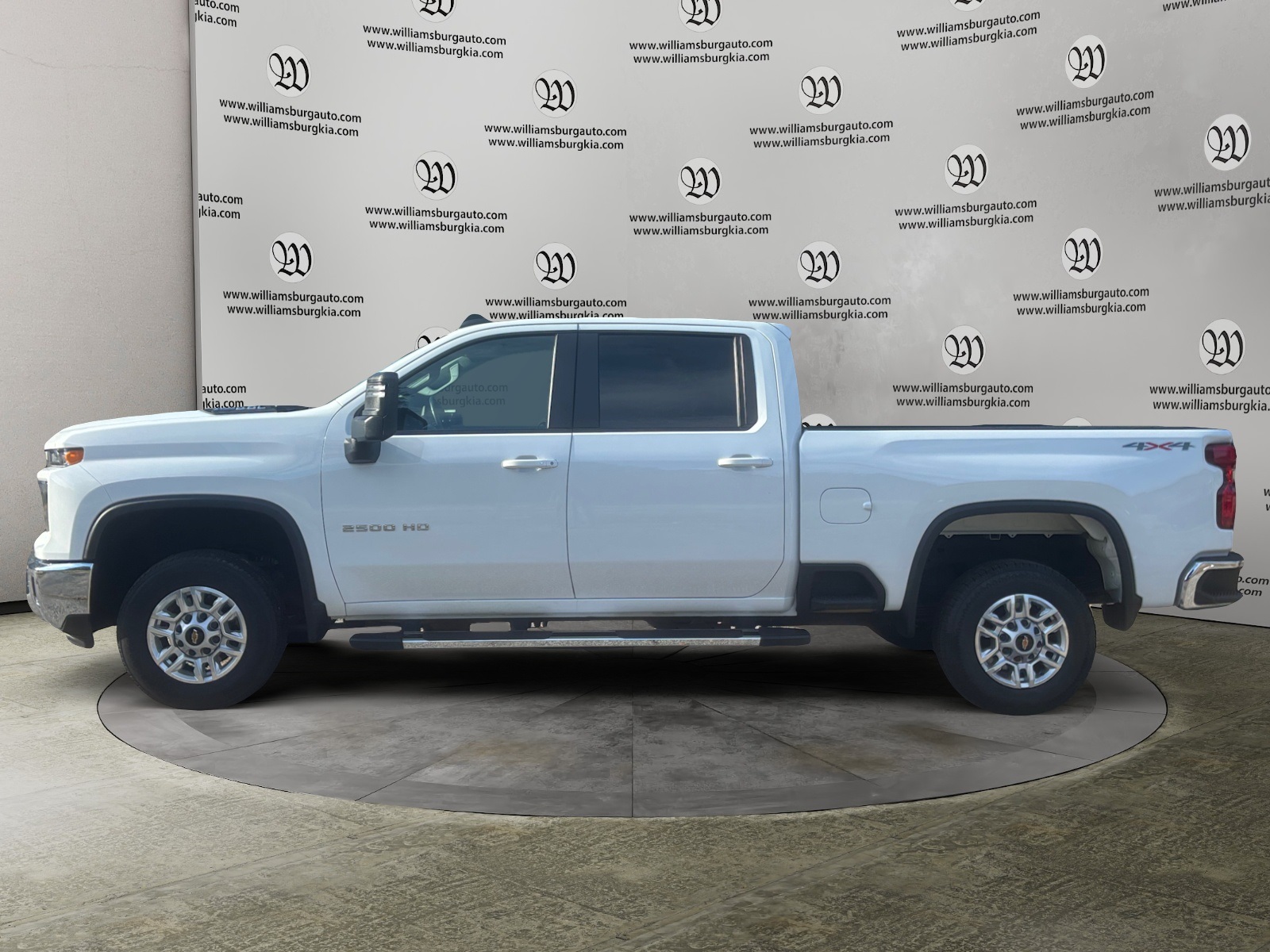 2024 Chevrolet Silverado 2500HD LT photo 2