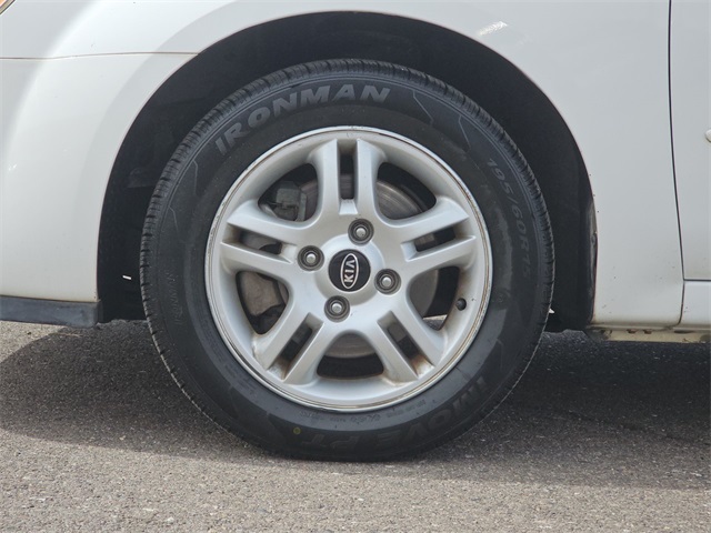 2004 Kia Spectra Base photo 9