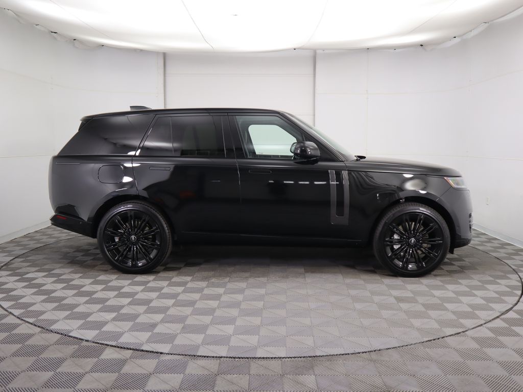 2025 Land Rover Range Rover SE photo 4