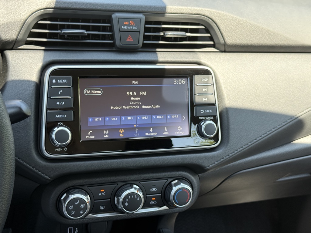 2025 Nissan Versa S photo 14