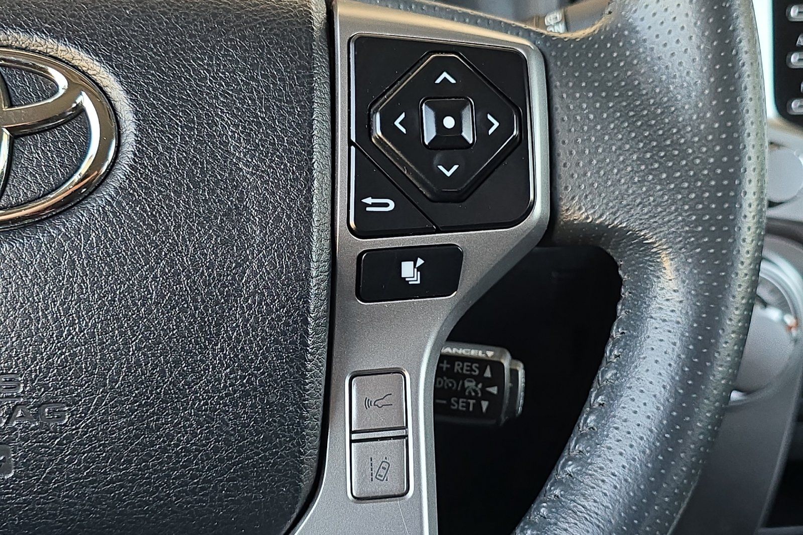 2022 Toyota 4Runner SR5 photo 24