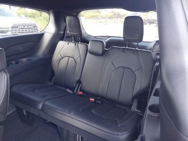 2026 Chrysler Pacifica photo 3