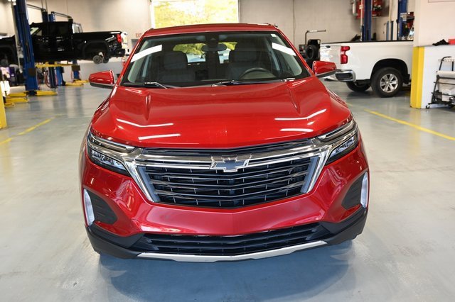2024 Chevrolet Equinox LT photo 2