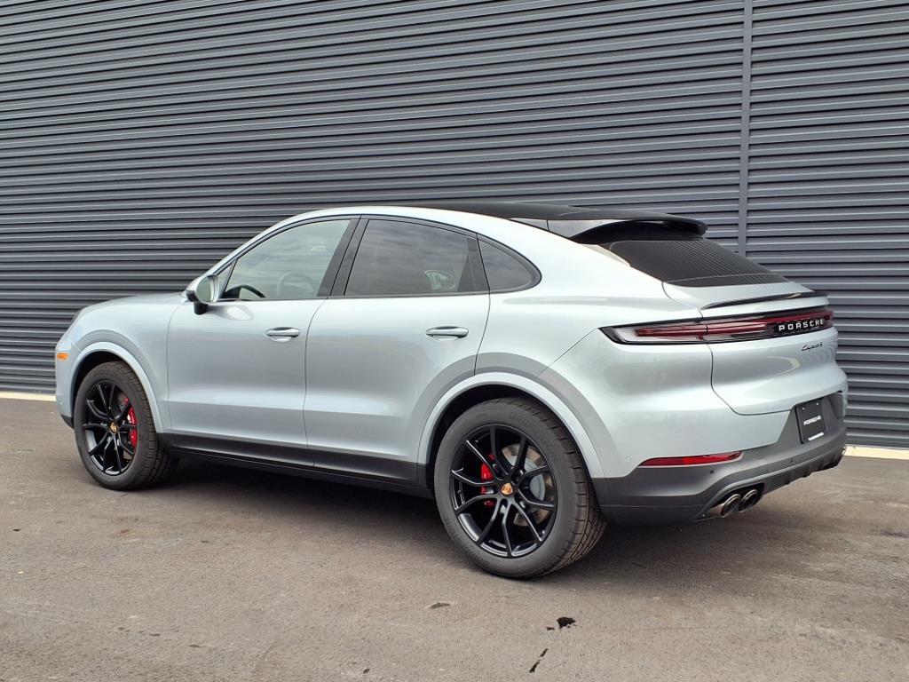 2025 Porsche Cayenne S photo 2