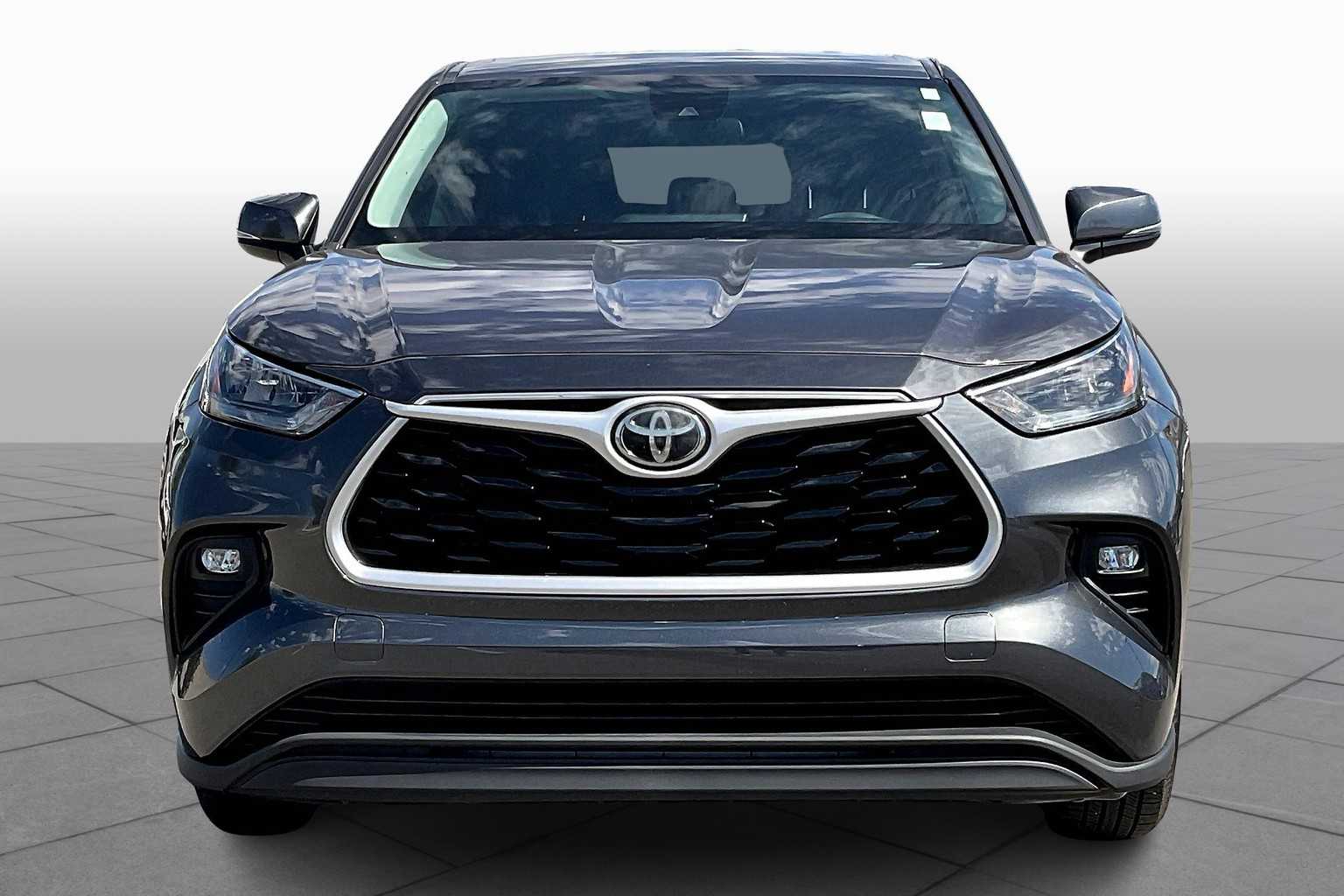 2020 Toyota Highlander LE photo 3