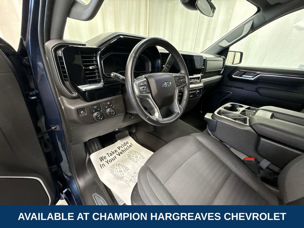 2022 Chevrolet Silverado 1500 RST photo 9