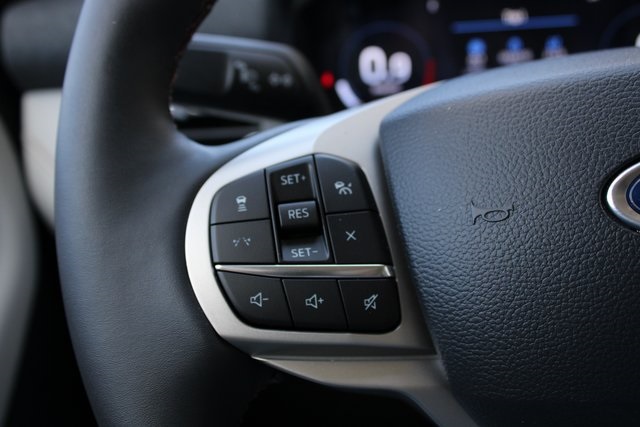 2025 Ford Explorer photo 9