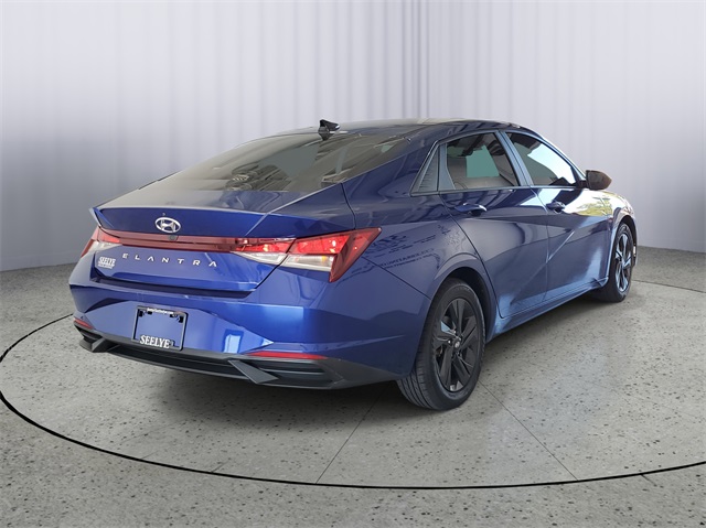 2021 Hyundai Elantra SEL photo 3