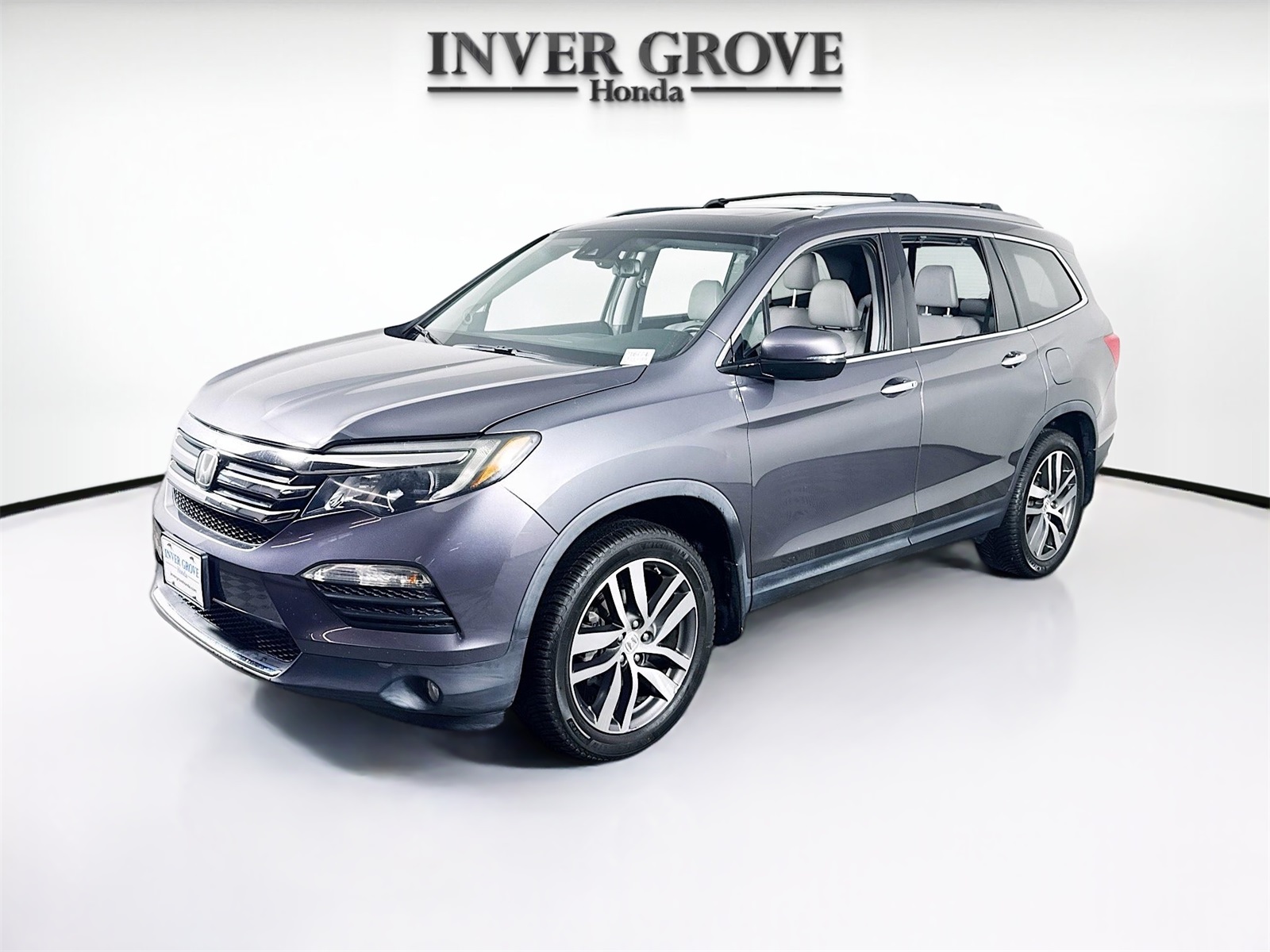 2017 Honda Pilot Elite's photo