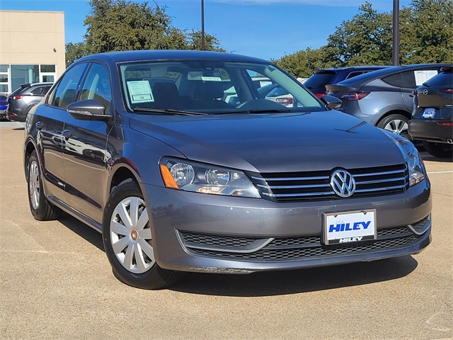 2012 Volkswagen Passat S's photo