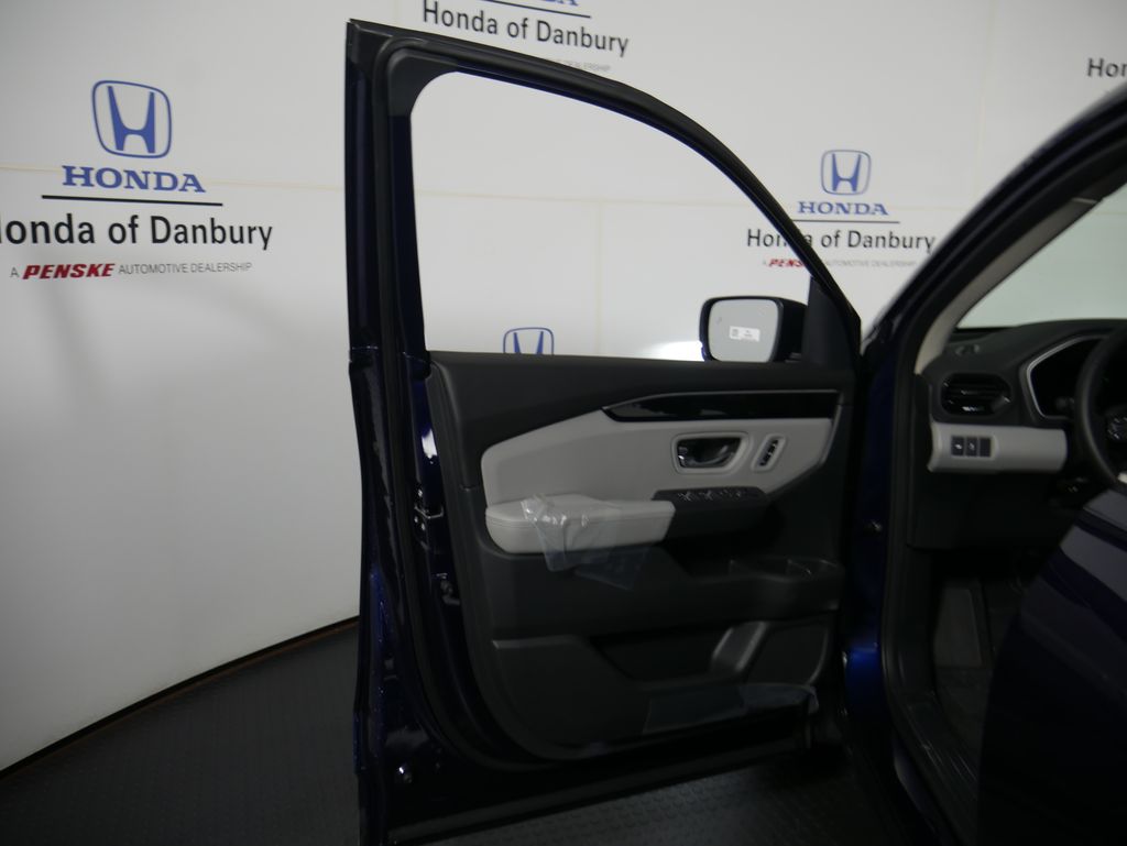 2025 Honda Pilot Touring photo 11
